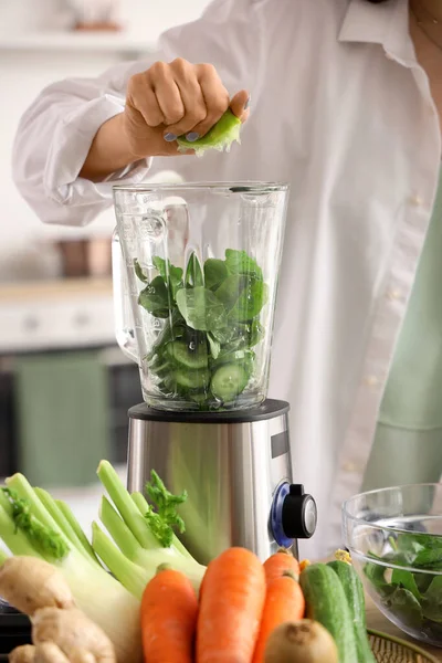 Young Woman Squeezing Lime Juice Blender Kitchen Closeup — Stock Photo, Image