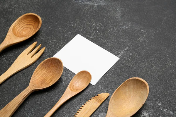 Composition Blank Card Wooden Cutlery Dark Background Closeup — Stock Photo, Image
