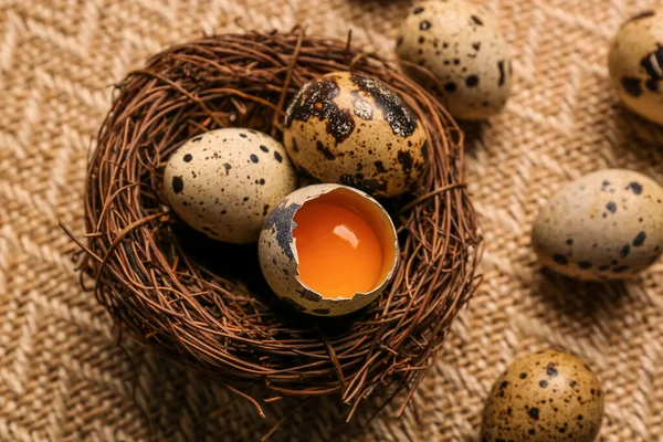 Nest Fresh Quail Eggs Table — Stock Photo, Image