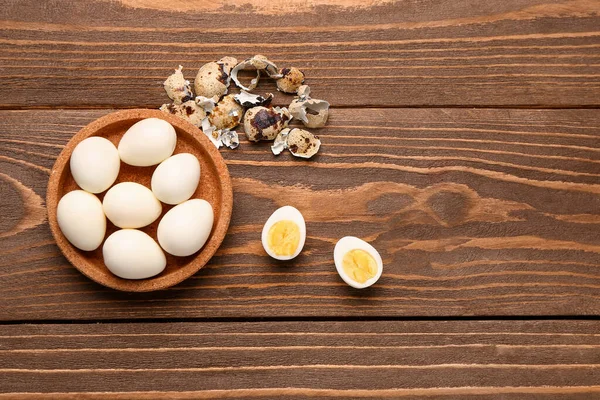 Bowl Boiled Quail Eggs Shells Wooden Background — Stock Photo, Image