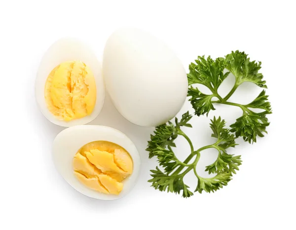 Beyaz Arka Planda Maydanozlu Haşlanmış Bıldırcın Yumurtası — Stok fotoğraf