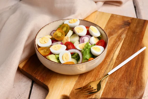Tasty Salad Quail Eggs Tomatoes Onion Lettuce Light Wooden Background — Stock Photo, Image