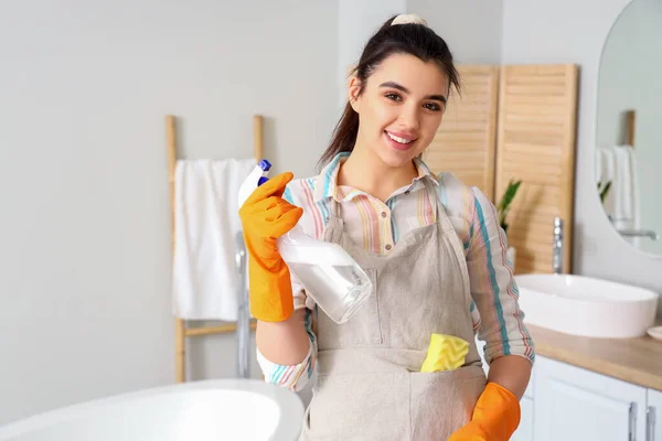 Young Woman Cleaning Bathroom Her House — Stock Photo, Image