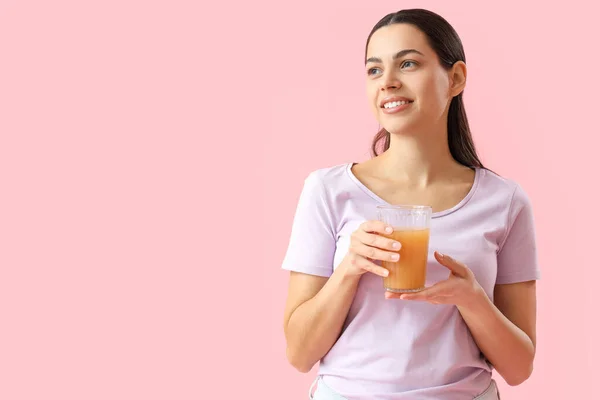 Young Woman Glass Vegetable Juice Pink Background — Stock Photo, Image