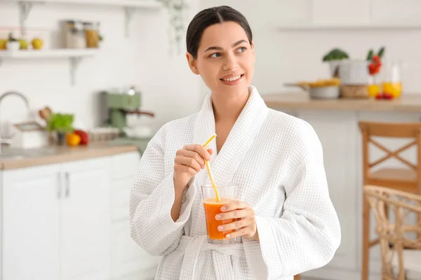 Young Woman Glass Vegetable Juice Kitchen — Stock Photo, Image