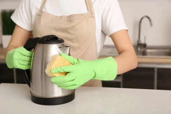 Woman Green Rubber Gloves Cleaning Electric Kettle Sponge — Stock Photo, Image