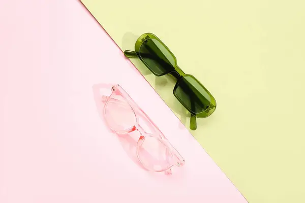 Óculos Sol Elegantes Fundo Colorido — Fotografia de Stock