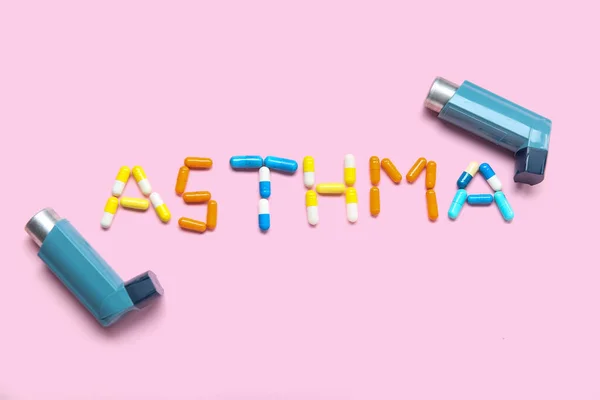 Word Asthma Made Pills Inhalers Pink Background — Stock Photo, Image