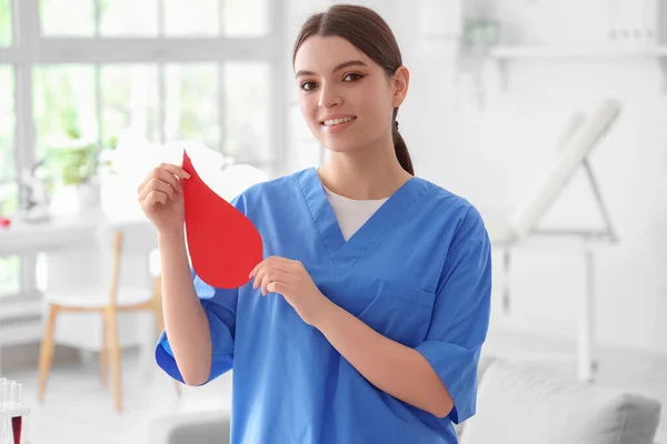 Krankenschwester Mit Papierblutstropfen Klinik — Stockfoto