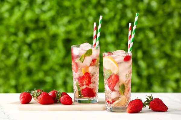 Glasses Strawberry Lemonade White Table Outdoors — Stock Photo, Image