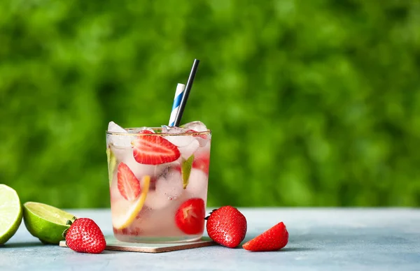 Glass Strawberry Lemonade Blue Table Outdoors — Stock Photo, Image
