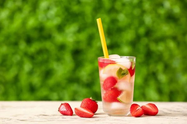 Glass Strawberry Lemonade White Table Outdoors — Stock Photo, Image