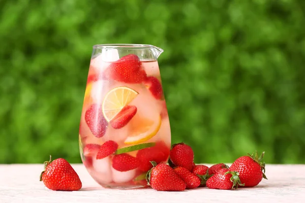 Jug Strawberry Lemonade White Table Outdoors — Stock Photo, Image