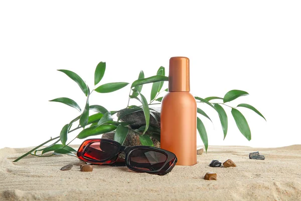 Botella Crema Protector Solar Con Gafas Sol Piedras Rama Árbol —  Fotos de Stock