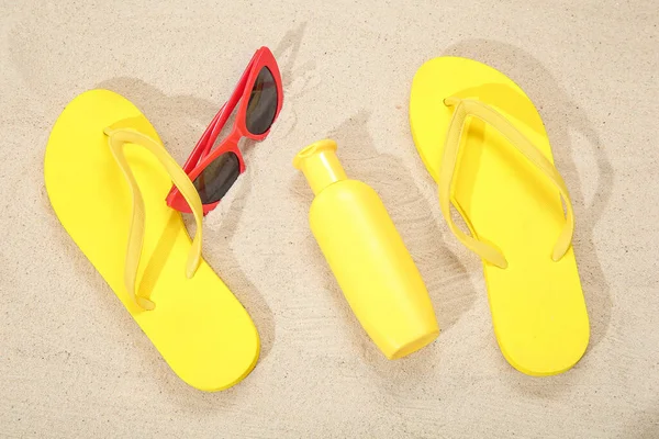 Bottle Sunscreen Cream Sunglasses Flip Flops Sand — Stock Photo, Image