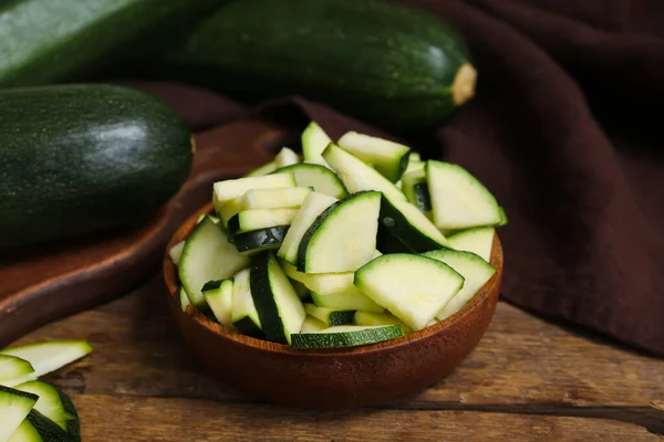 Board Fresh Green Zucchini Bowl Slices Wooden Table — Stock Photo, Image