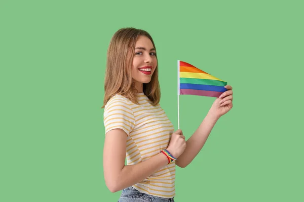 Młoda Kobieta Flagą Lgbt Zielonym Tle — Zdjęcie stockowe