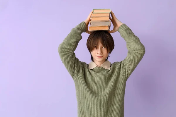 Εφηβικό Αγόρι Βιβλία Λιλά Φόντο — Φωτογραφία Αρχείου
