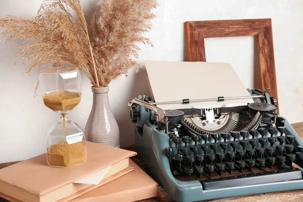Vintage Typewriter Hourglass Vase Pampas Grass Books Wooden Table — Stock Photo, Image