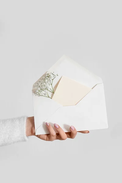 Woman Holding Envelope Blank Invitation Card Gypsophila Flowers White Background — Stock Photo, Image