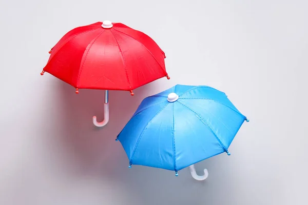 Mini Paraguas Sobre Fondo Blanco —  Fotos de Stock