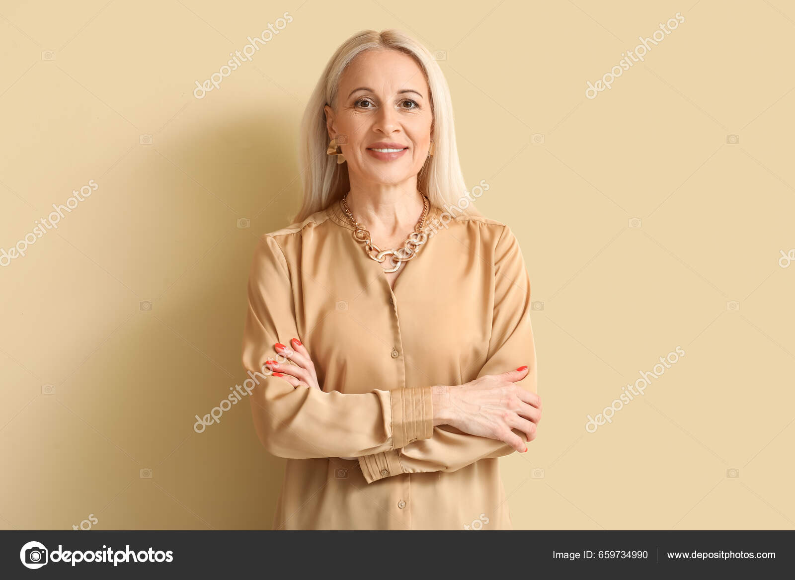 Mature Blonde Woman Beige Background — Stock Photo © serezniy #659734990