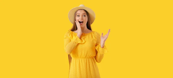 Surprised Young Woman Dress Yellow Background — Stock Photo, Image