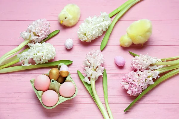 Composition Beautiful Hyacinth Flowers Easter Eggs Baby Chickens Pink Wooden — Stock Photo, Image