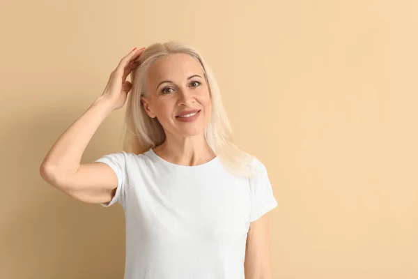 Mature Blonde Woman Beige Background — Stockfoto