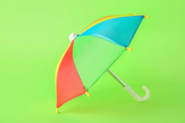 Mini Paraguas Colorido Sobre Fondo Verde — Foto de Stock