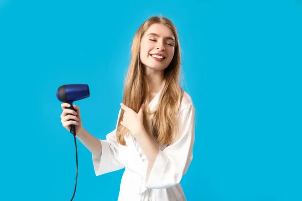 Young Blonde Woman Hair Dryer Blue Background — Stock Photo, Image