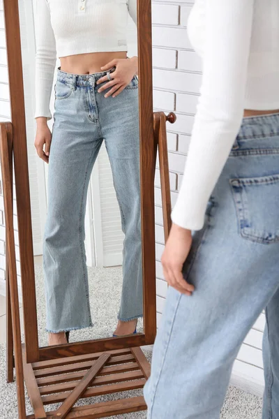 Young Woman Stylish Jeans Mirror Room — Stock Photo, Image