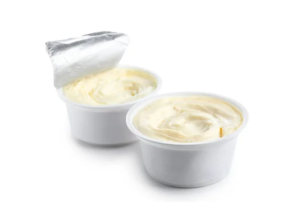 Beyaz Arkaplanda Izole Edilmiş Işlenmiş Peynir Kutuları — Stok fotoğraf