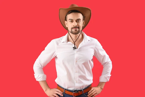 Schöner Cowboy Auf Rotem Hintergrund — Stockfoto