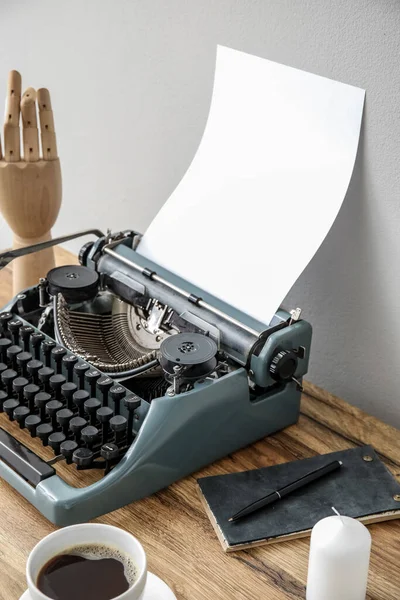 Vintage Typemachine Met Kopje Koffie Houten Hand Notitieboekje Bruine Houten — Stockfoto