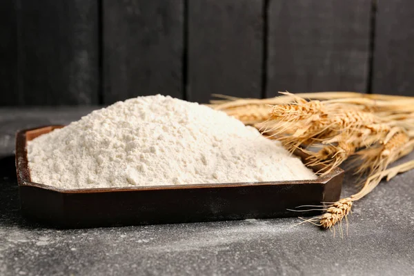 Plate Flour Wheat Ears Grunge Black Background — Stock Photo, Image