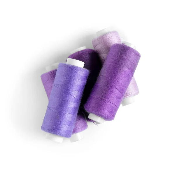Conjunto Diferentes Carretes Hilo Púrpura Aislados Sobre Fondo Blanco —  Fotos de Stock