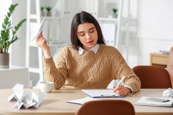 Young Woman Paper Plane Writing Table Office — Stock Photo, Image