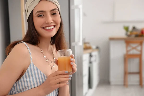 Young Woman Glass Vegetable Juice Kitchen Closeup — Stock Photo, Image