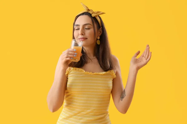 Young Woman Drinking Vegetable Juice Yellow Background — Stock Photo, Image