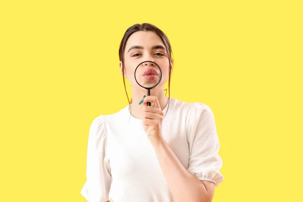 Young Woman Magnifier Blowing Kiss Yellow Background — Stock Photo, Image