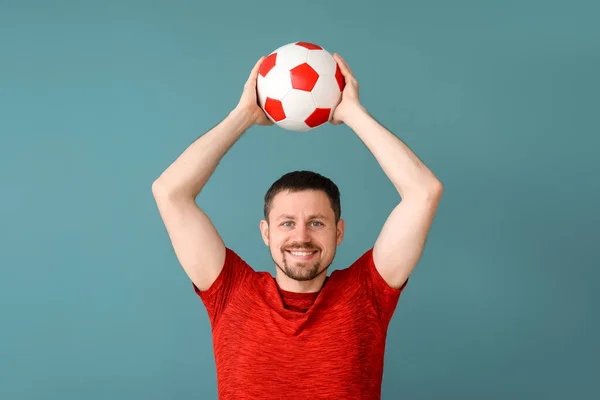 Uomo Felice Con Pallone Calcio Sfondo Blu — Foto Stock