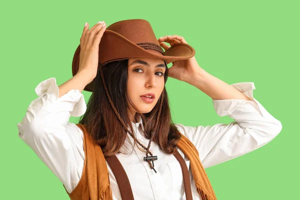 Beautiful Cowgirl Green Background Closeup — Stock Photo, Image