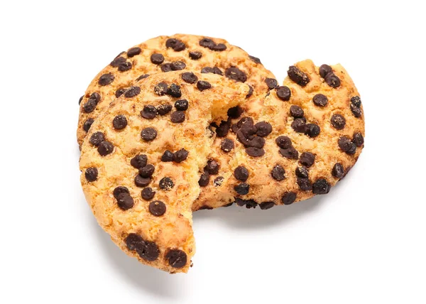Leckere Kekse Mit Schokoladenstücken Auf Weißem Hintergrund — Stockfoto