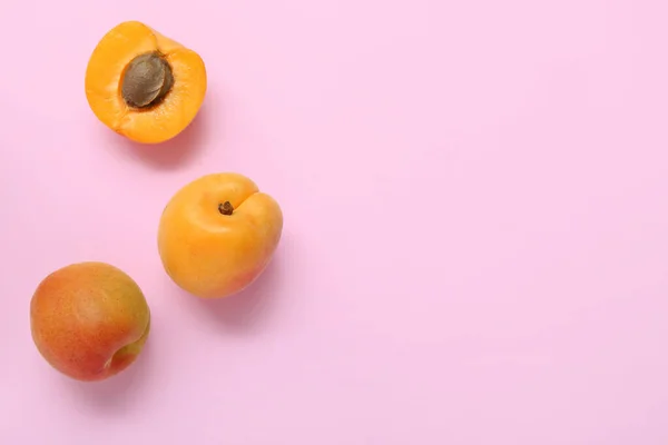 Fresh Apricots Pink Background — Stock Photo, Image