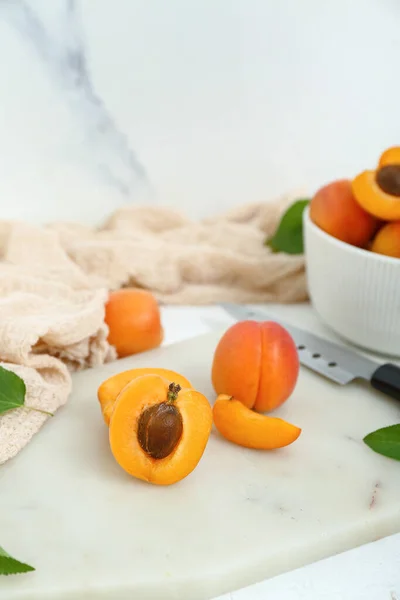 Board Bowl Fresh Apricots White Background — Stock Photo, Image