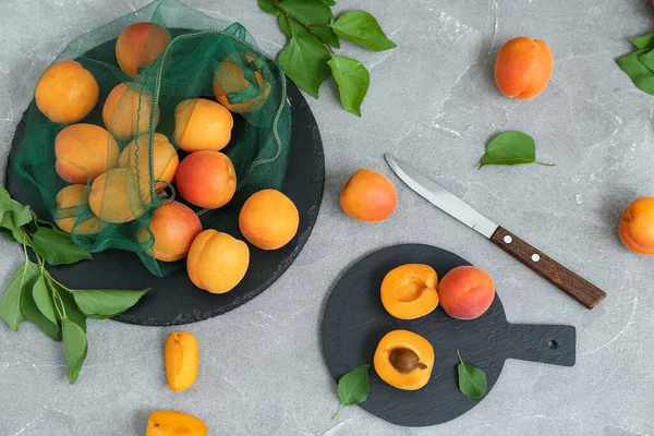 Boards String Bag Fresh Apricots Grey Table — Stock Photo, Image