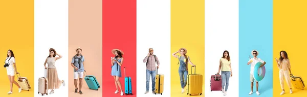 色の背景に若い観光客のグループ — ストック写真