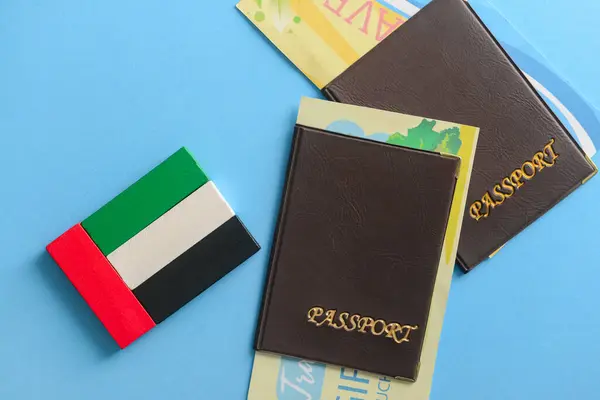 Bandiera Emirati Arabi Uniti Fatta Blocchi Passaporti Sfondo Blu — Foto Stock