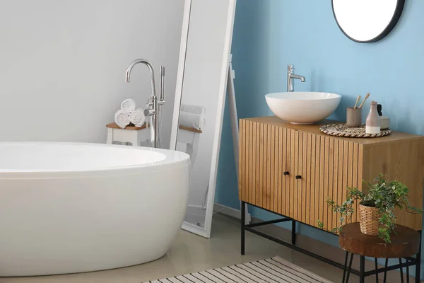 Interior Stylish Bathroom Wooden Cabinet Bathtub Mirror Sink — Stock Photo, Image